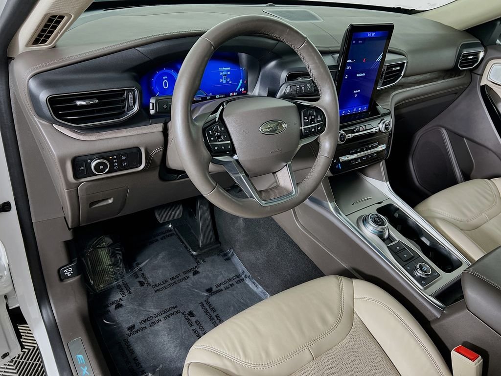 Used 2023 Star White Metallic Tri-Coat Ford Platinum image 9
