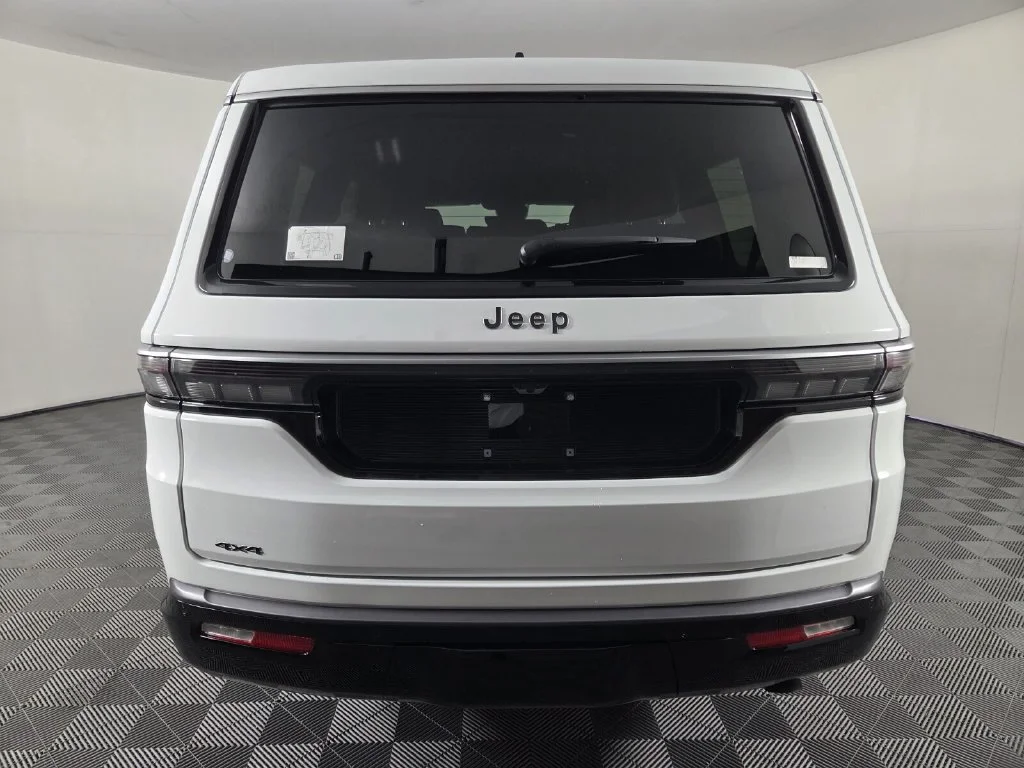 New 2026 Bright White Clear-Coat Exterior Paint Jeep  image 6