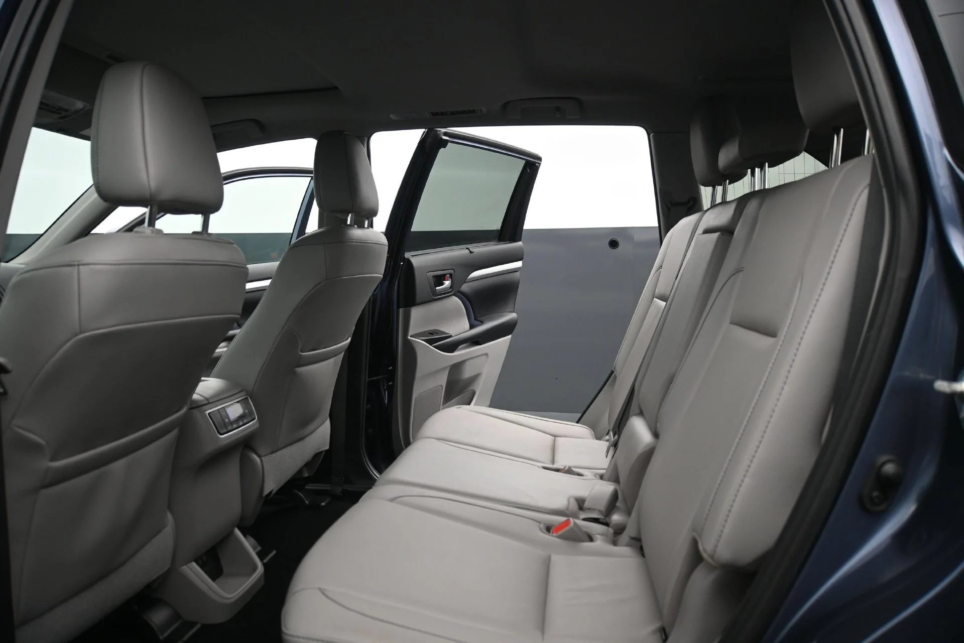 Used 2019  Toyota SE image 16