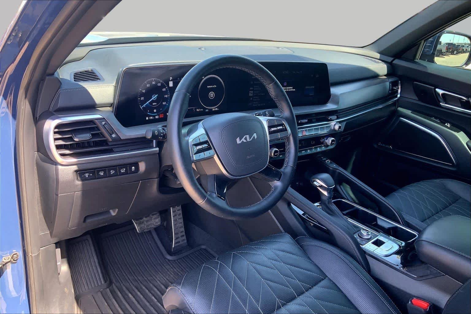 Used 2025 Midnight Lake Blue Kia SX X-Line image 17