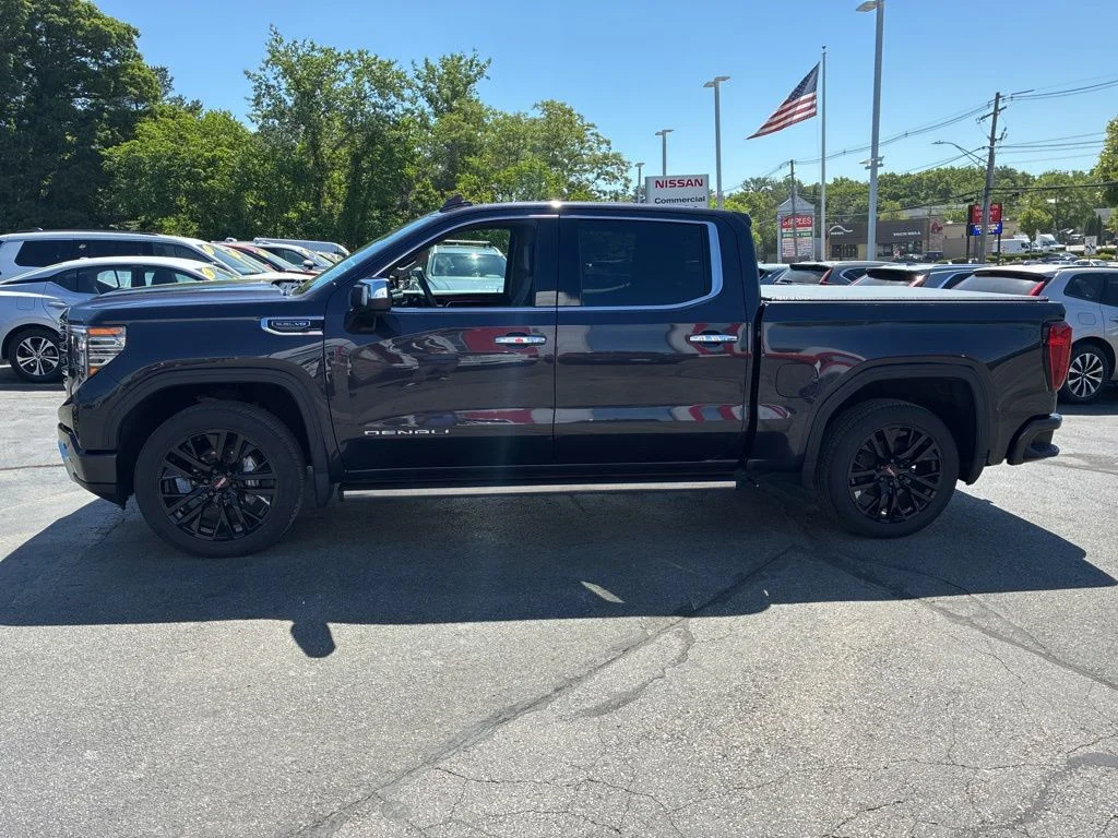 Used 2022 Silver GMC Denali image 4