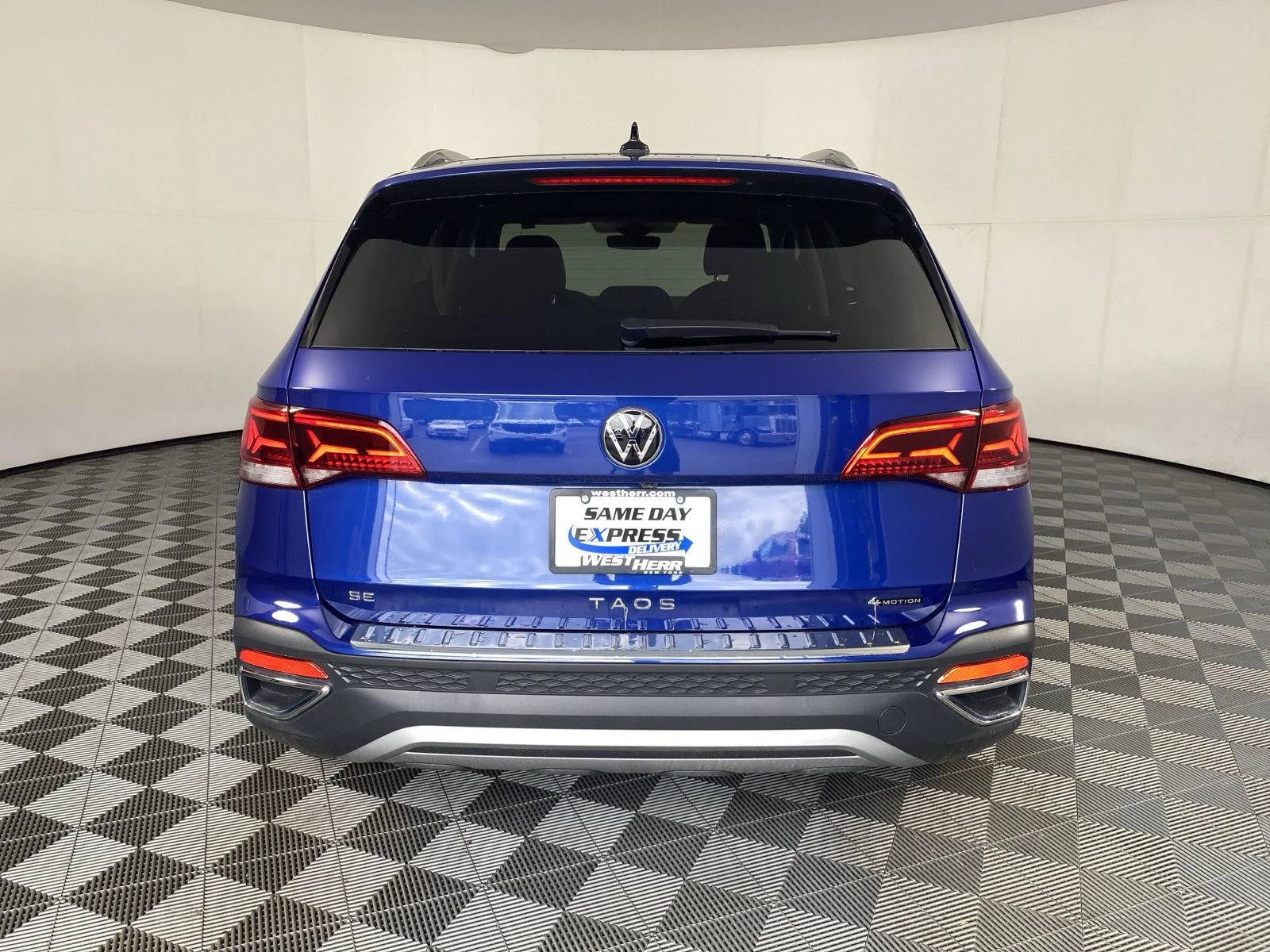Used 2024 Dusk Blue Metallic Volkswagen SE image 16