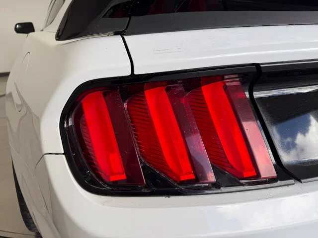 Used 2016 Oxford White Ford GT image 33