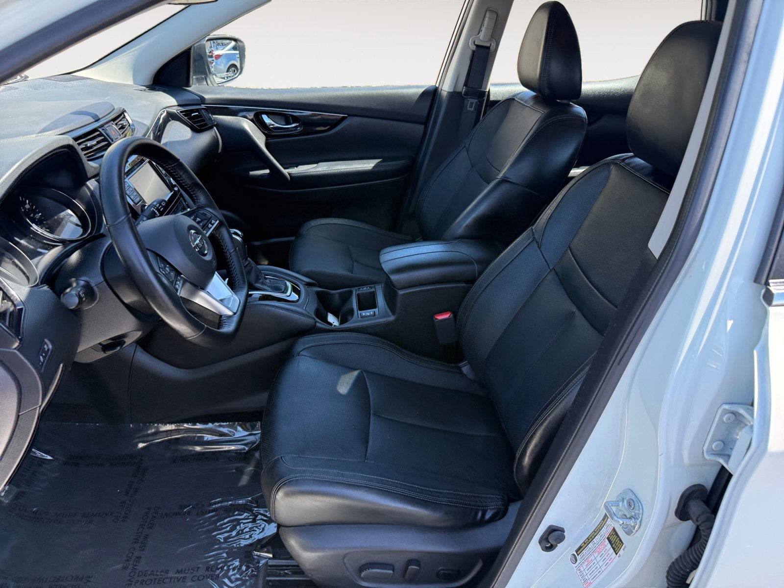Used 2017 Pearl White Nissan SL image 10
