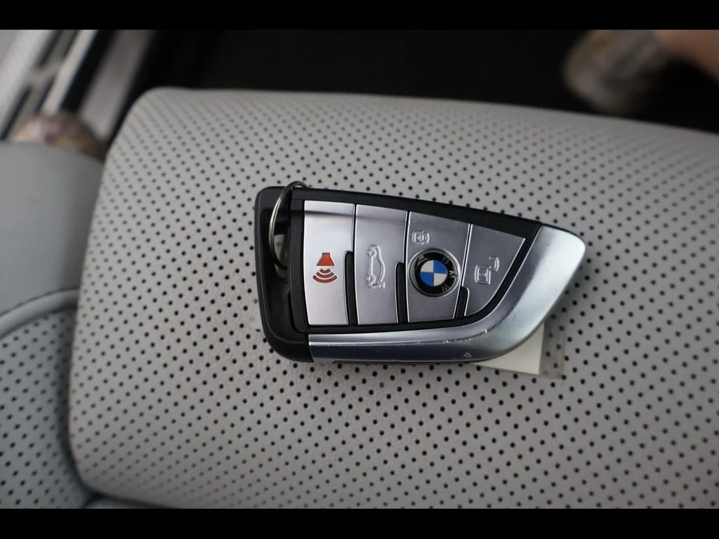Used 2023 White BMW sDrive40i image 35