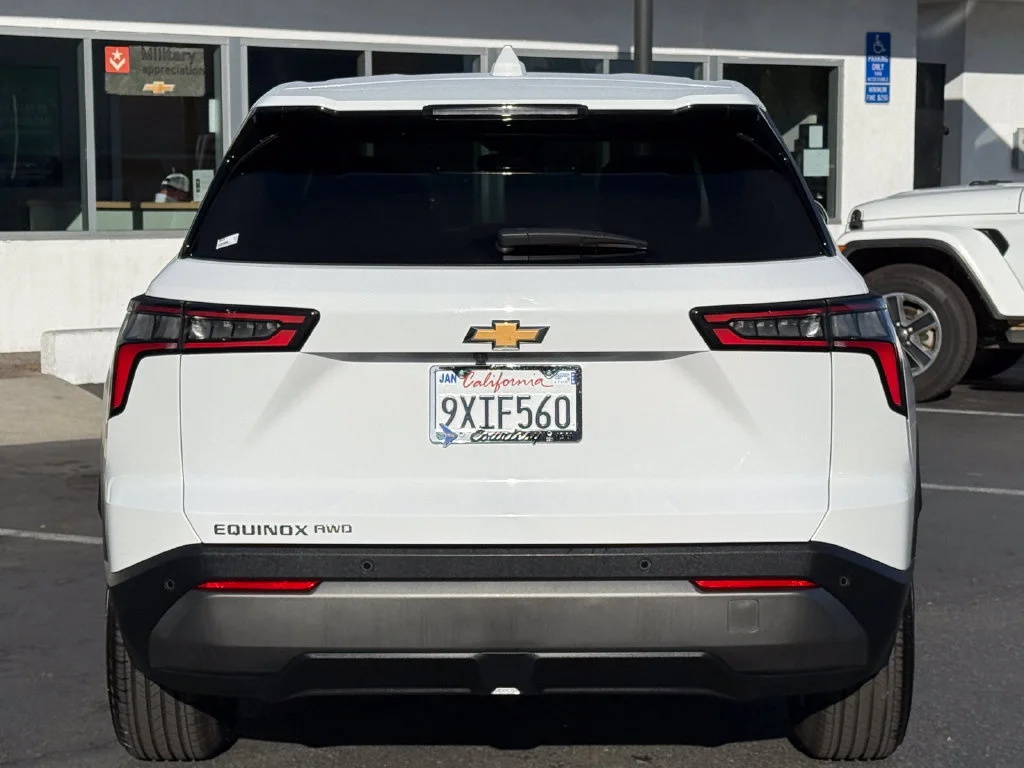 Used 2026 Summit White Chevrolet LT image 8