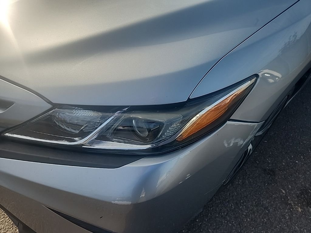 Used 2019 Silver Toyota SE image 6