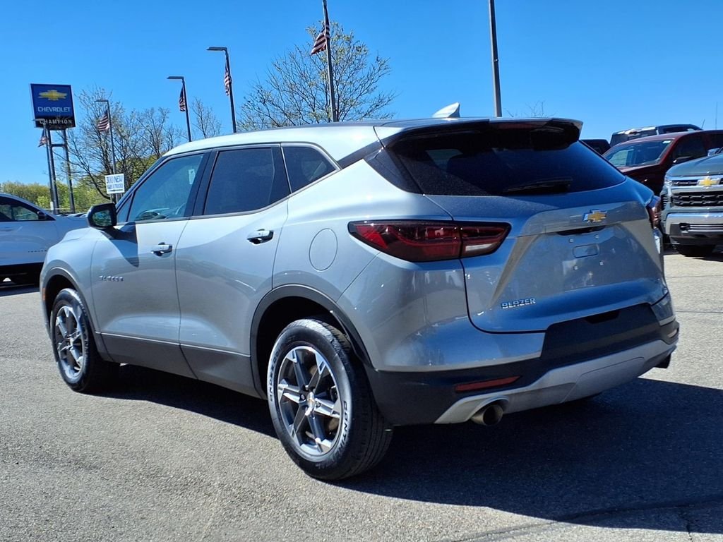 Used 2025 Gray Chevrolet LT image 7