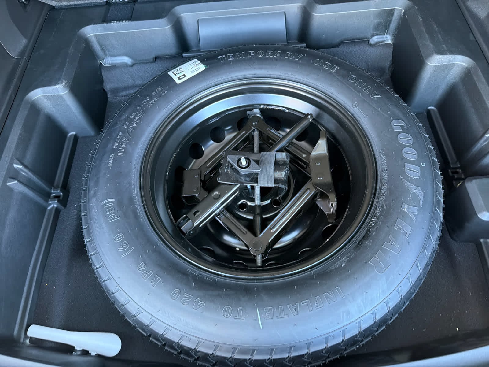 New 2026 Bright White Clear-Coat Exterior Paint Jeep Limited image 20