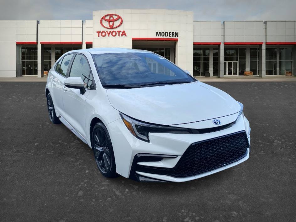 Certified Used 2023 Ice Cap Toyota SE image 3