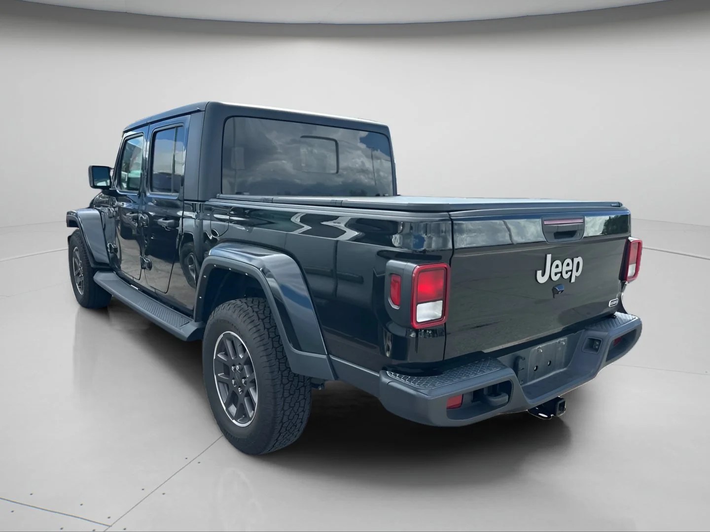Certified Used 2022 Black Clearcoat Jeep Overland image 6