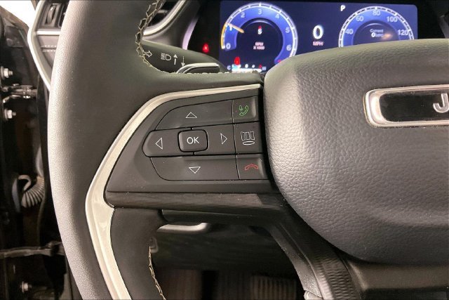 Used 2024 Black Jeep Altitude image 9