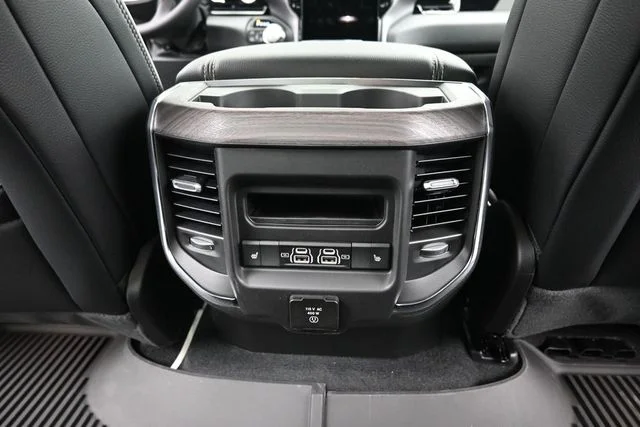 New 2026 Diamond Black Crystal Pearl-Coat Exterior Paint RAM Laramie image 16
