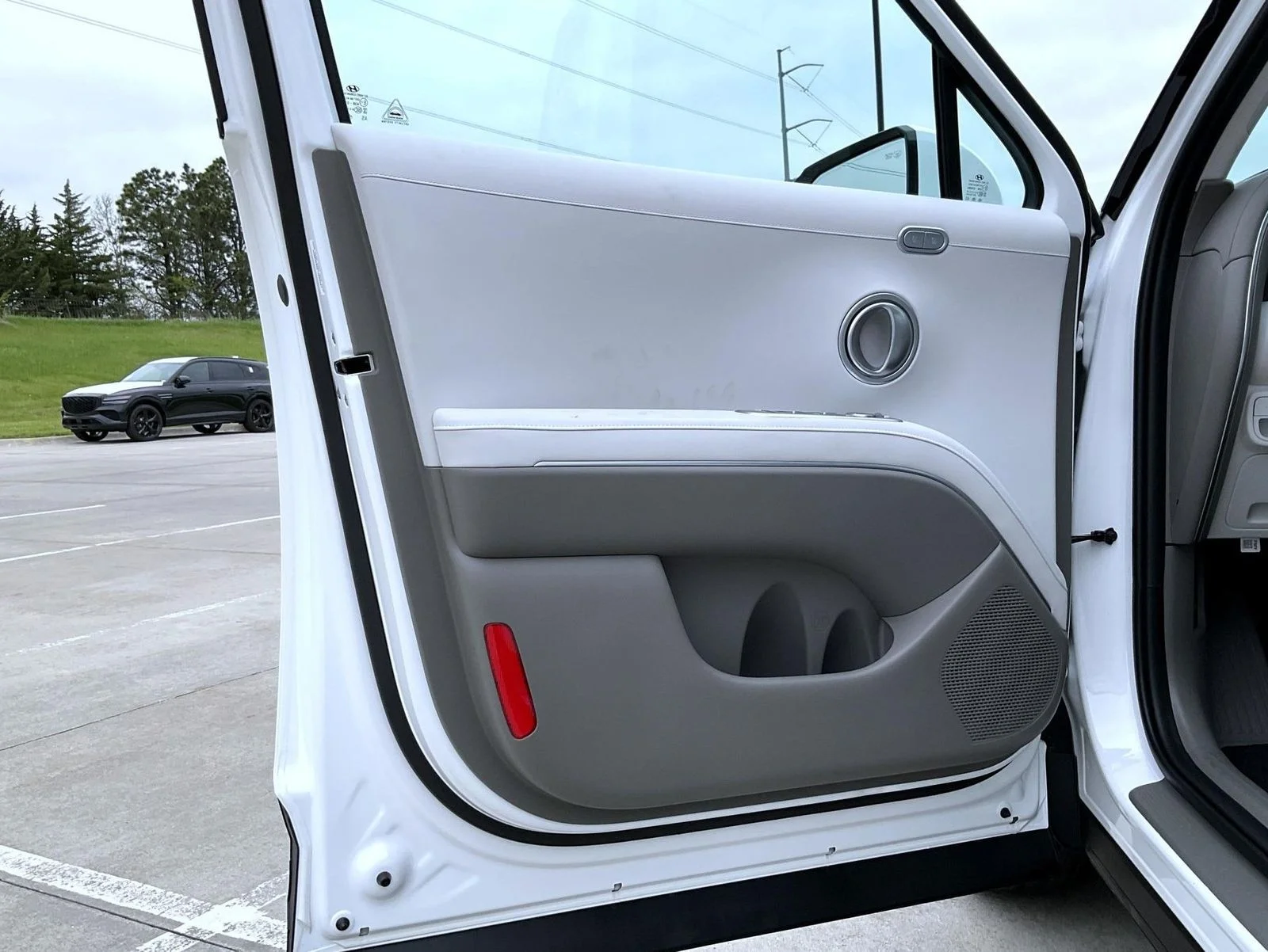 New 2026 White Hyundai SEL Premium image 9