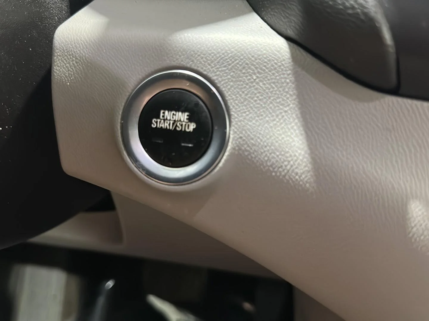 Used 2019 EBONY TWILIGHT METALLIC GMC SLT image 15