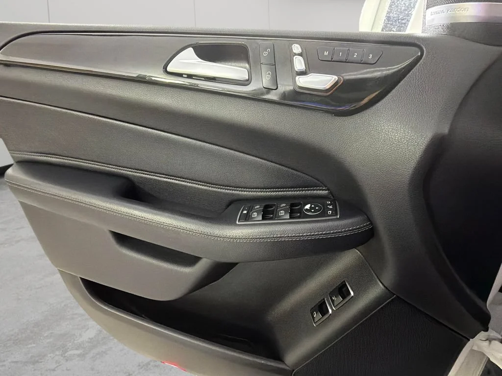 Used 2019 Red Mercedes-Benz 4MATIC® image 26