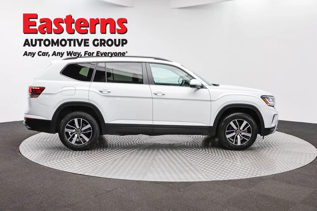 Used 2022 White Volkswagen 2.0T SE image 4