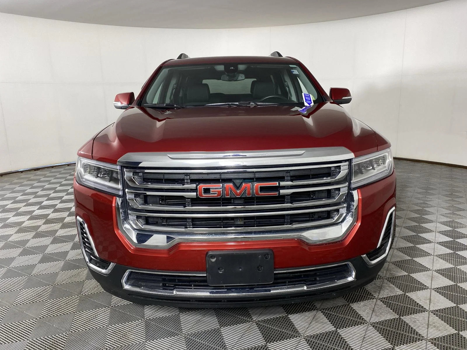 Used 2023 VOLCANIC RED TINTCOAT GMC SLE image 2