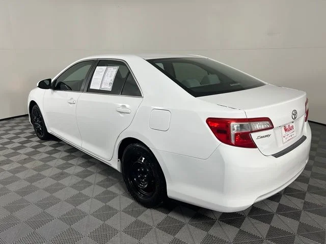 Used 2014 White Toyota LE image 5