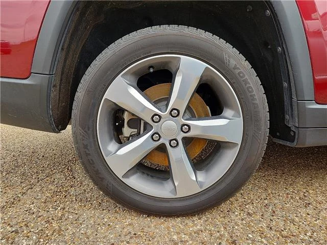 Used 2021 Maroon Jeep Limited 4x4 image 4