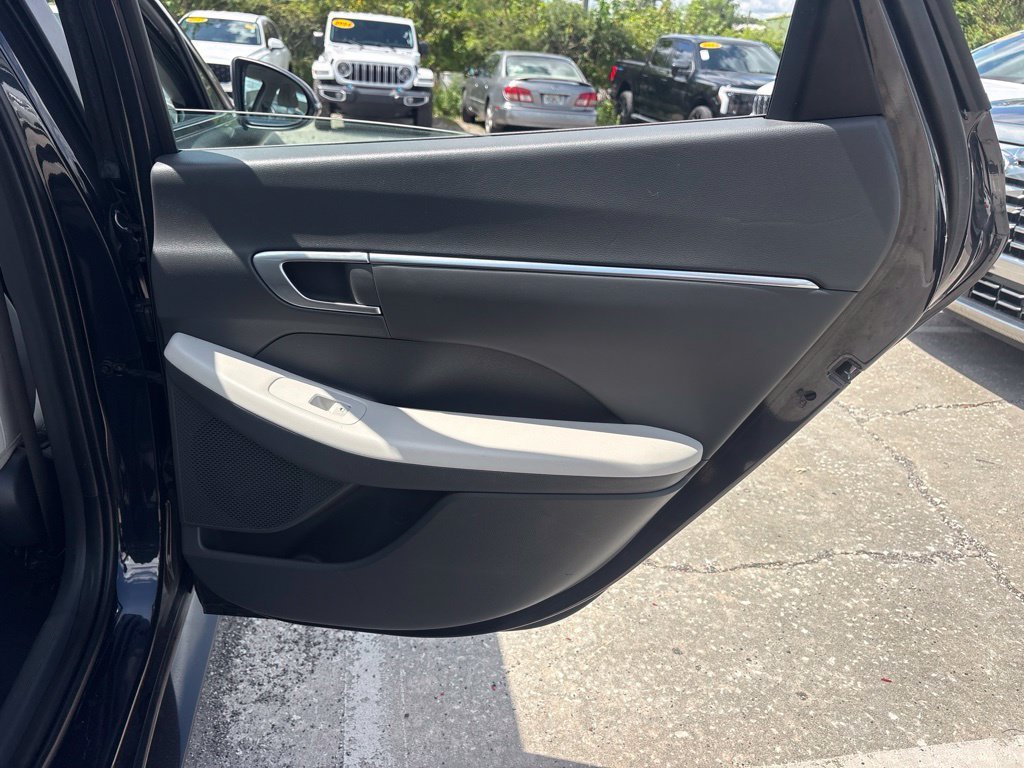 Used 2023 Blue Hyundai SEL image 16