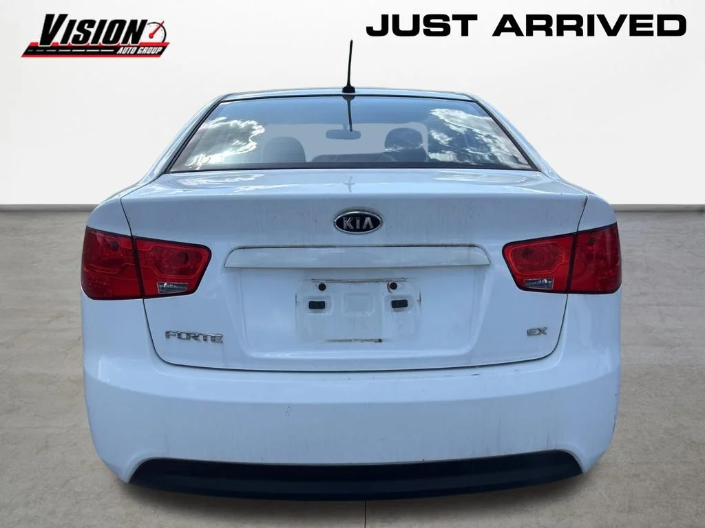 Used 2010 White Kia EX image 4