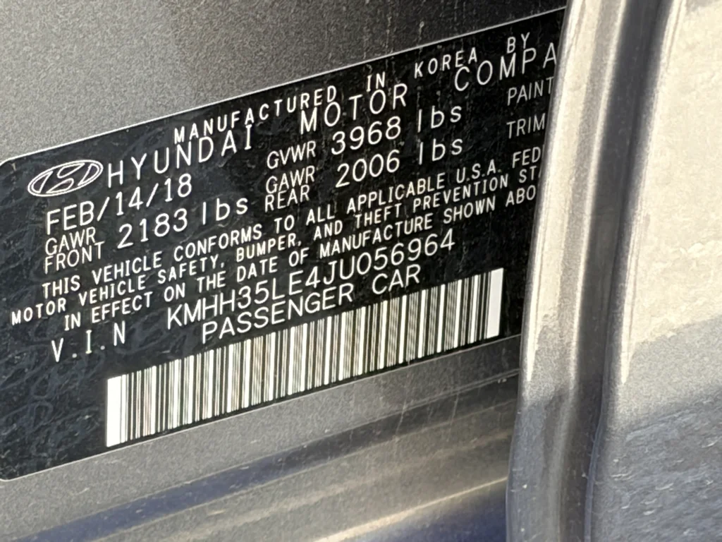 Used 2018 Summit Gray Hyundai Base image 29