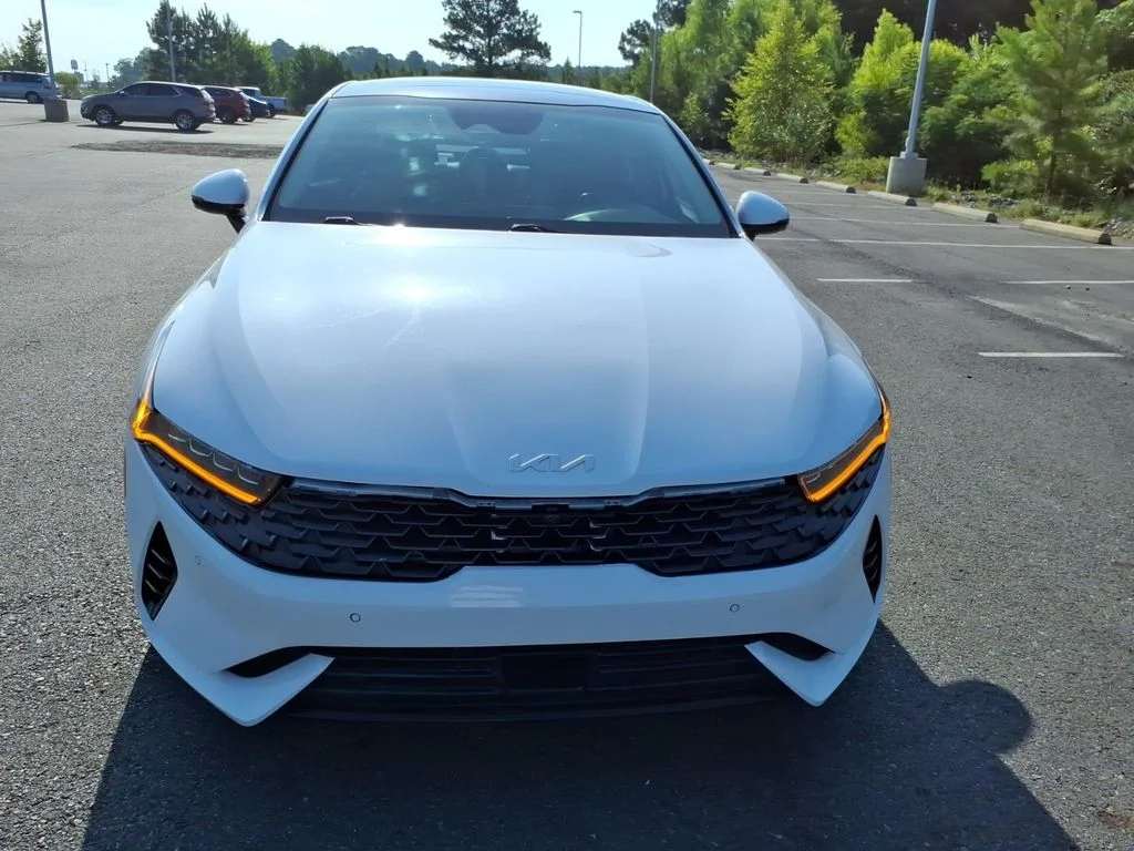 Used 2022 White Pearl Kia EX image 7
