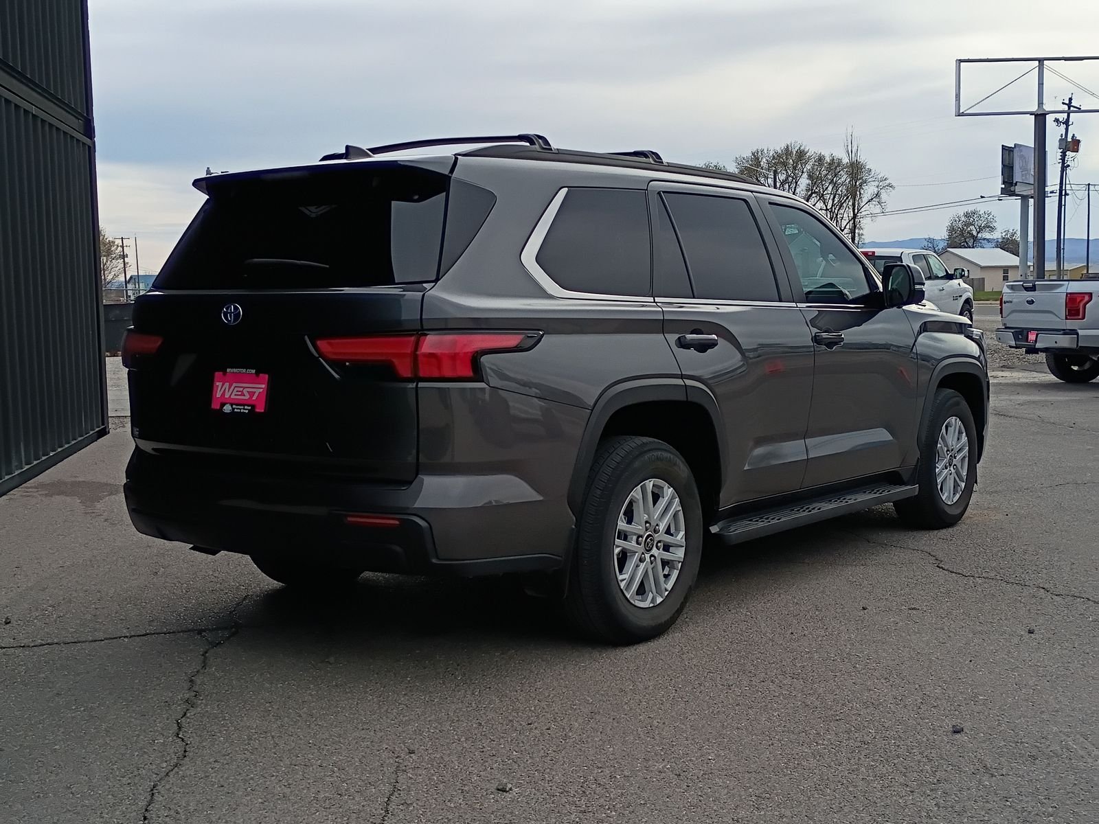 View vehicle photo 7