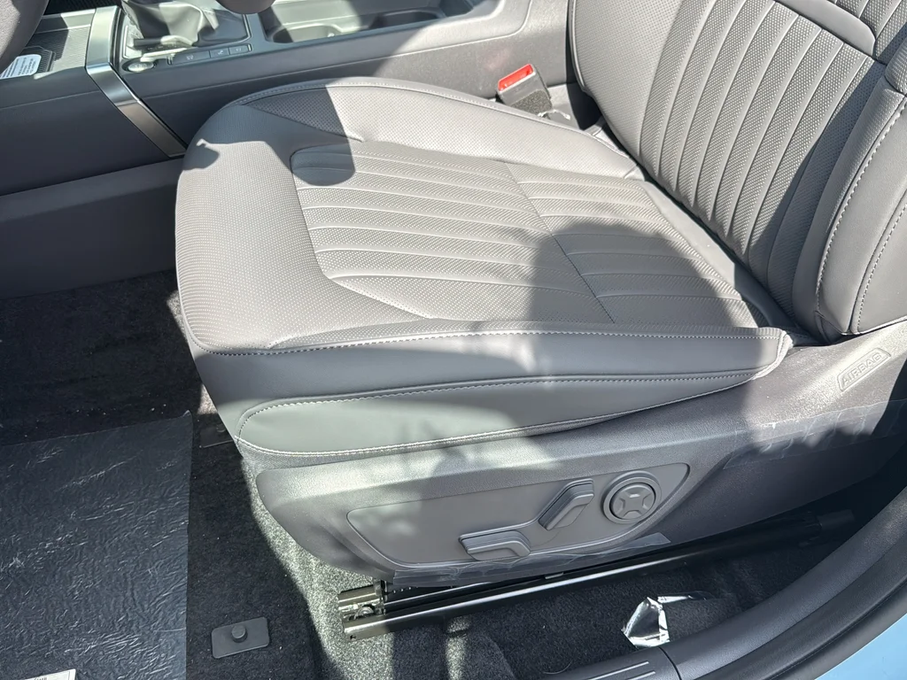 New 2027 Frost Blue / Black Roof Kia X-Line S image 27