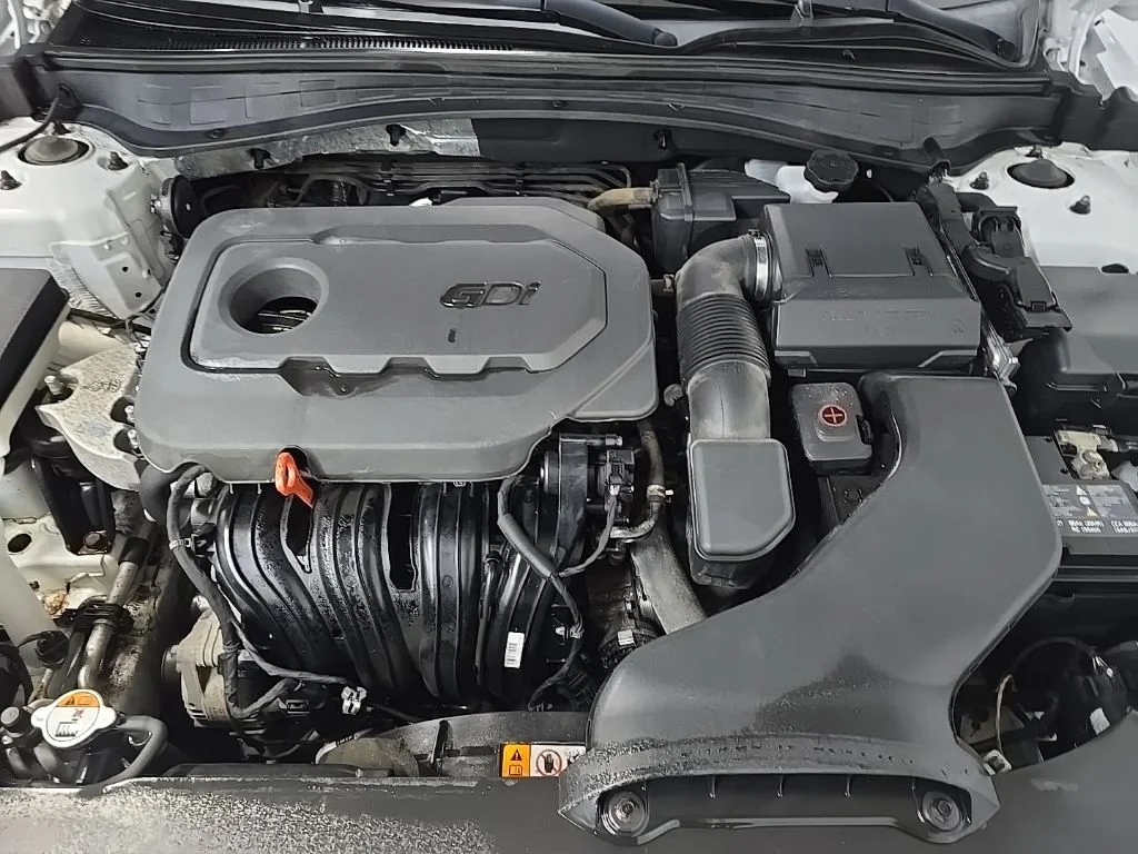 Used 2018 White Kia LX image 12