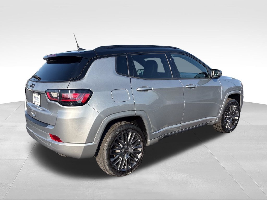 Used 2022 Silver Jeep High Altitude image 5