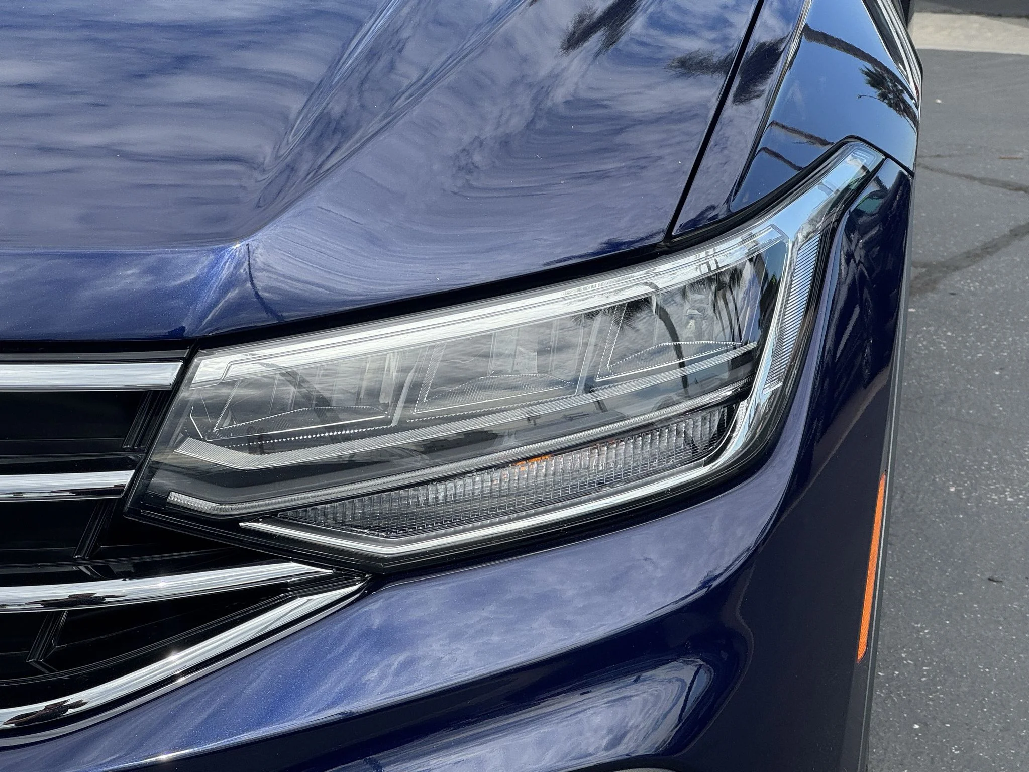Used 2023 Atlantic Blue Metallic Volkswagen SE image 4