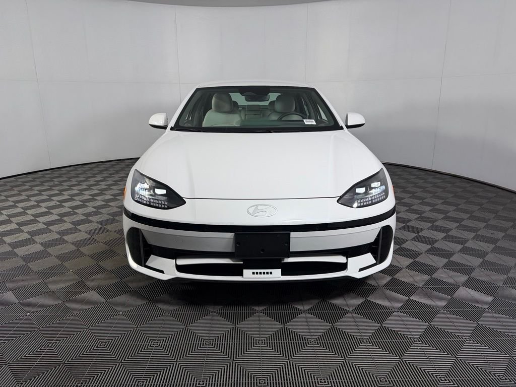Used 2025 White Hyundai SEL image 5
