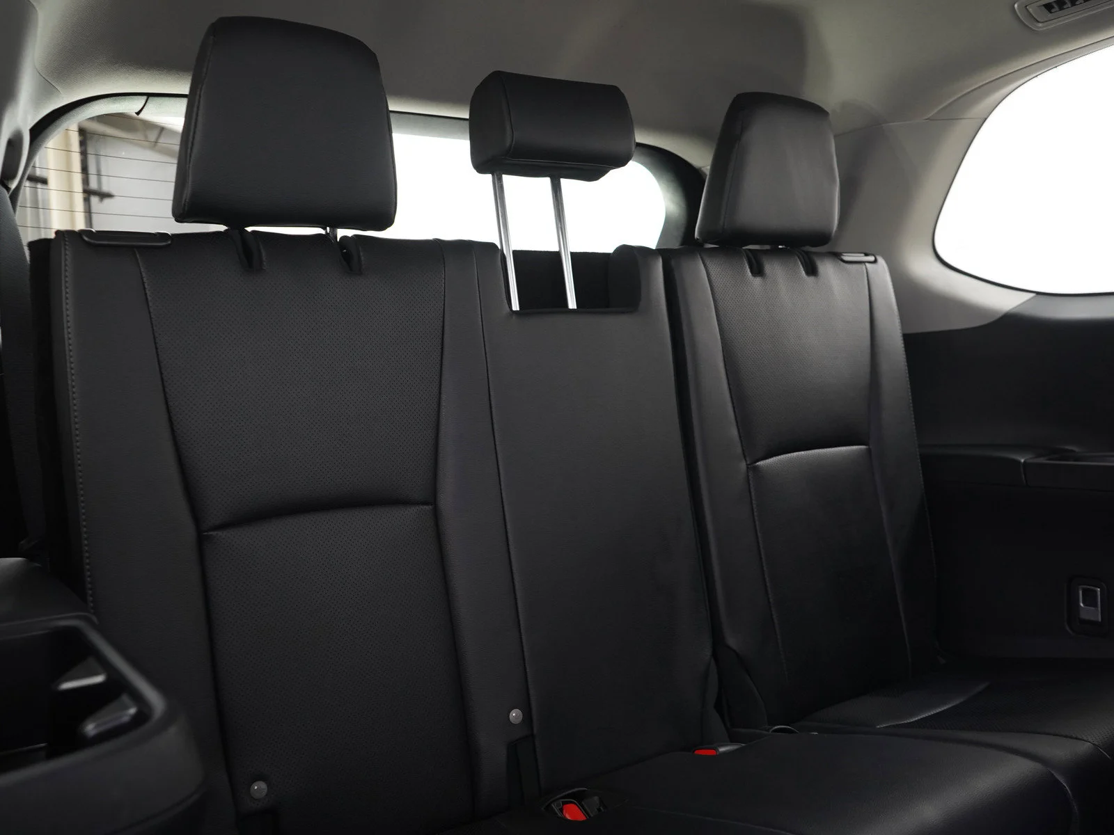 Used 2025  Toyota XLE image 13