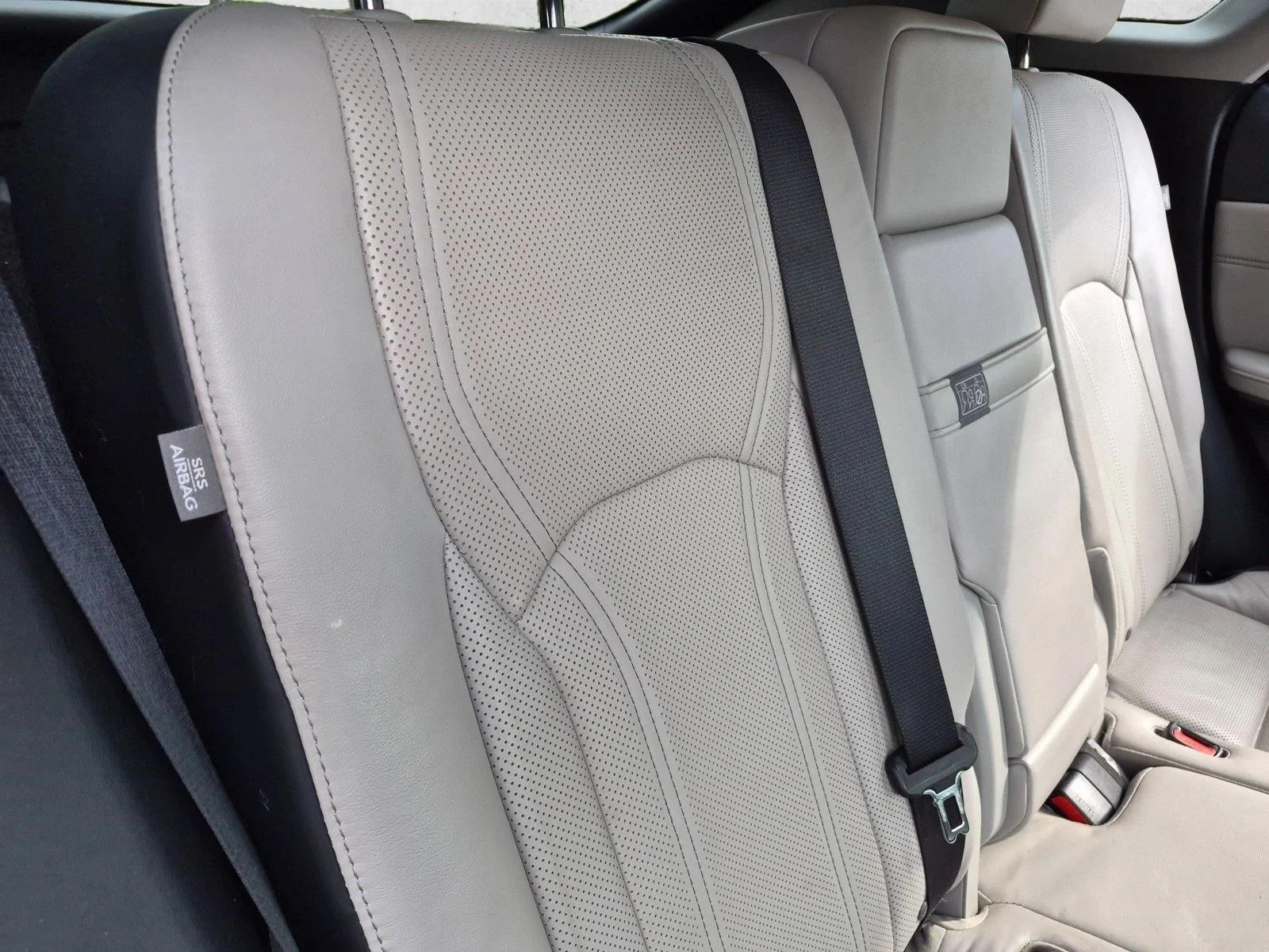 Used 2019 Silver Lining Metallic Lexus RX 350 image 17