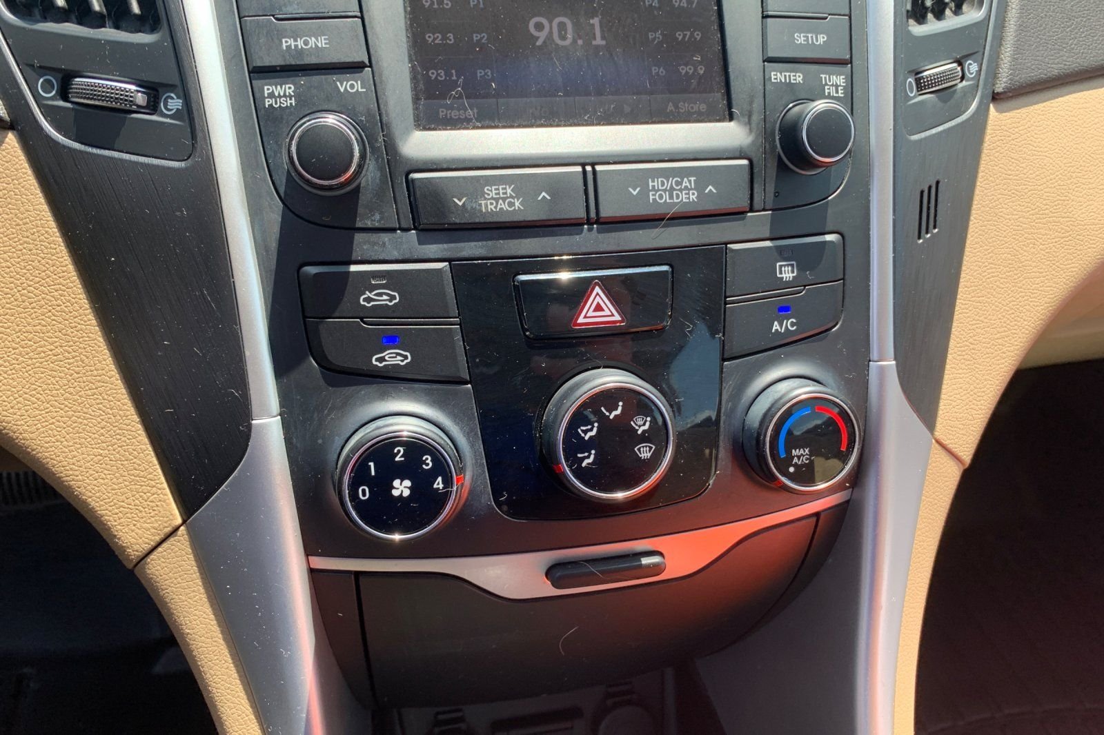 Used 2014 Black Hyundai GLS image 22
