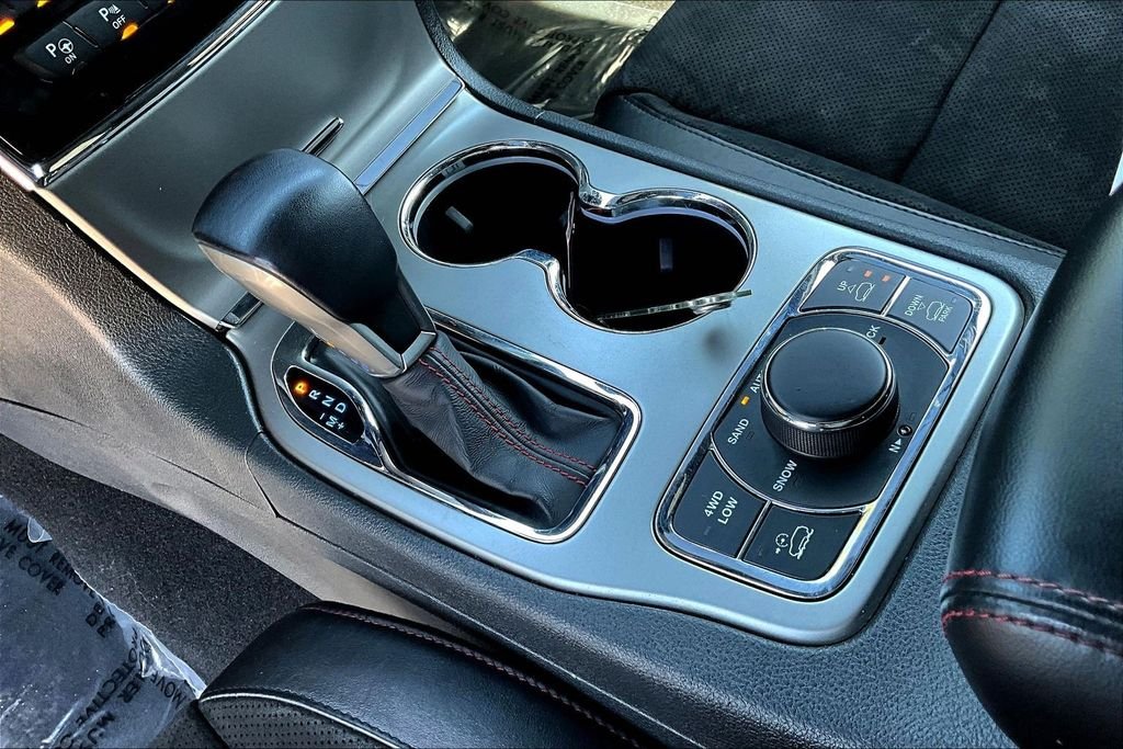 Used 2019 Silver Jeep Trailhawk image 19
