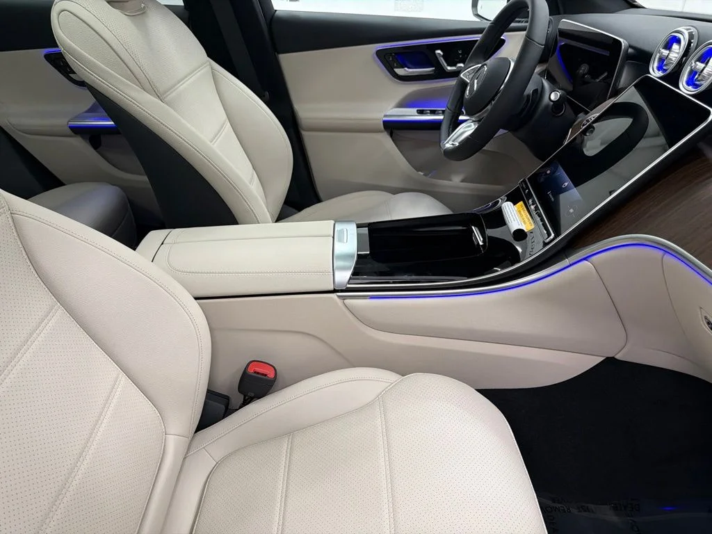 New 2027 White Mercedes-Benz GLC 300 image 28