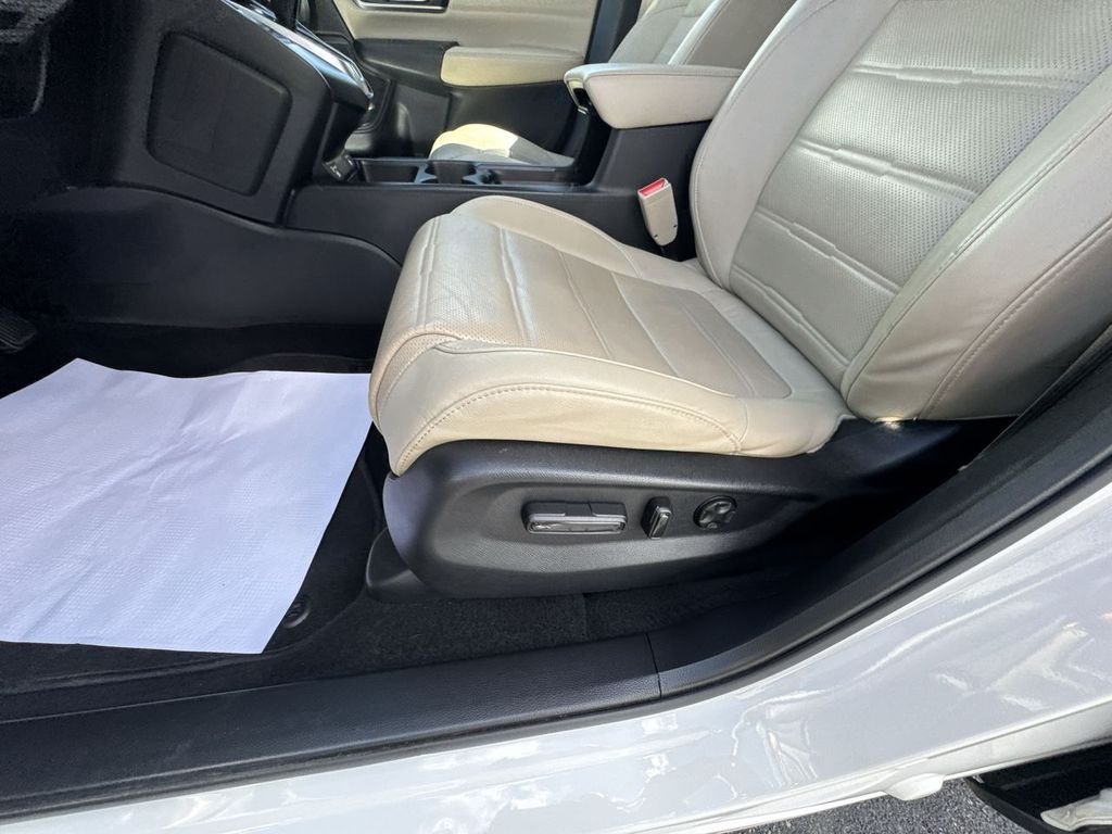 Used 2021  Honda EX-L image 18