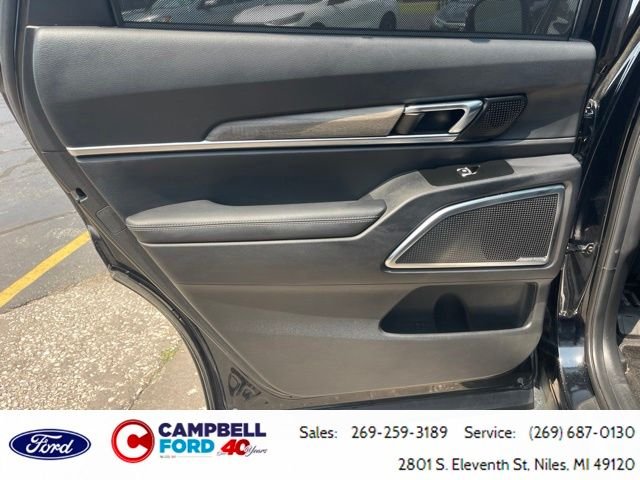 Used 2022 Black Kia SX image 17