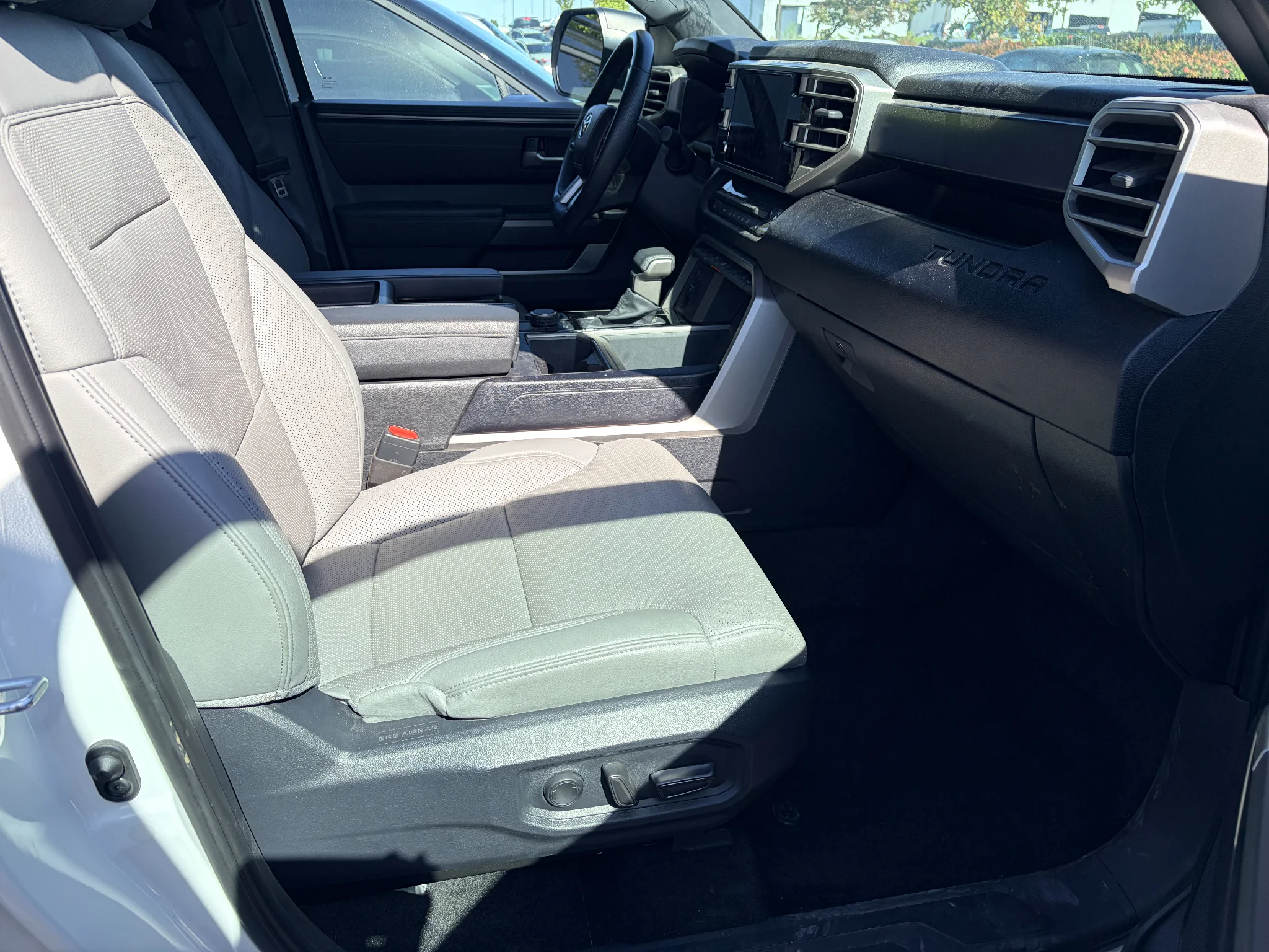 Used 2025 Ice Cap Toyota SR5 image 14