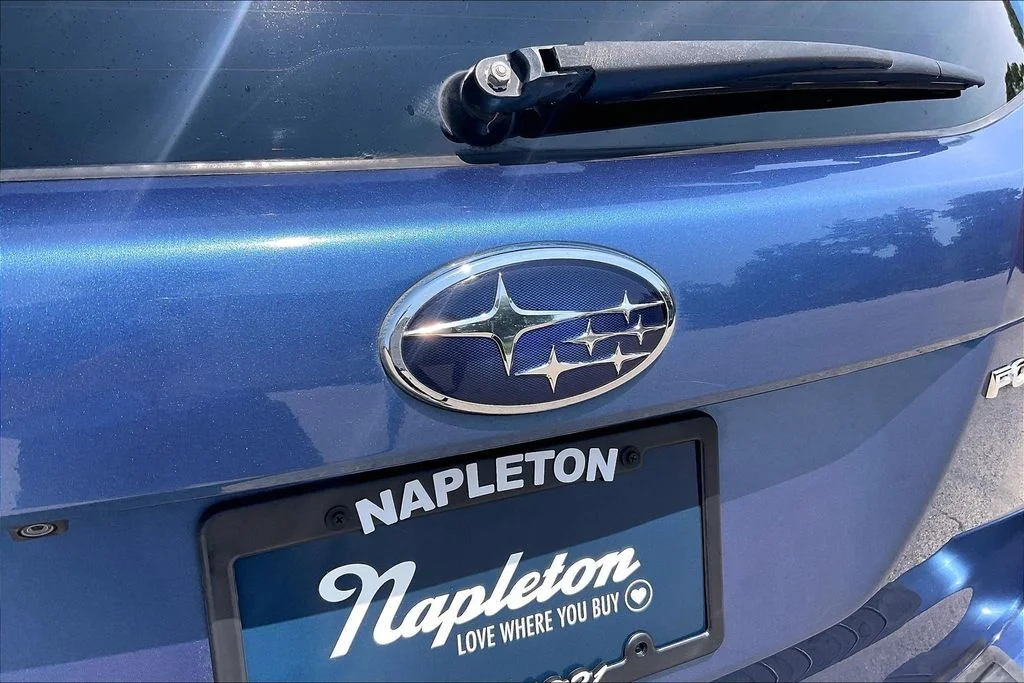 Used 2018 Blue Subaru 2.5i Premium image 7