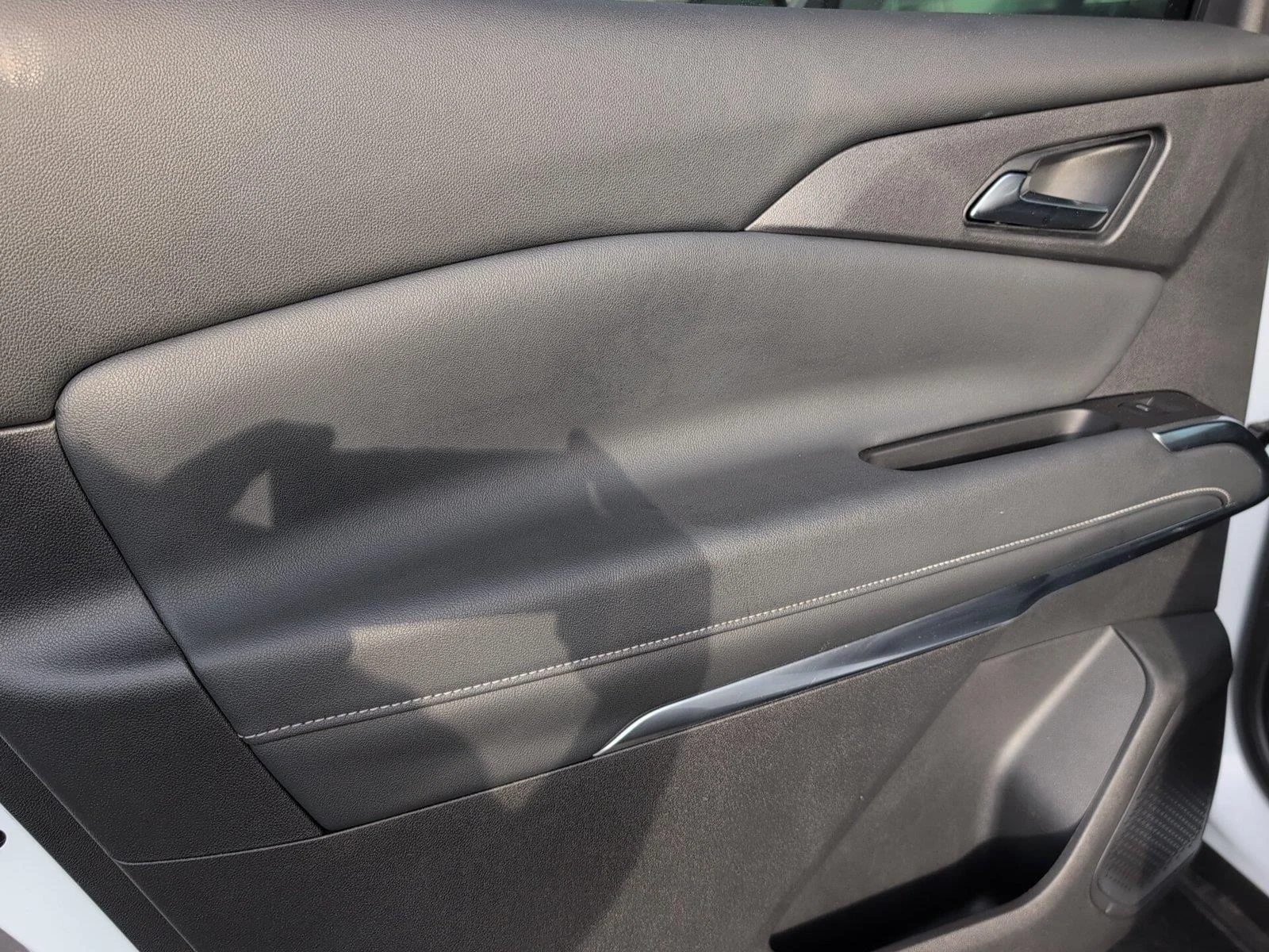 Used 2024 Downpour Metallic GMC SLE image 34