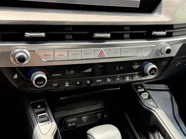 Used 2024 Green Kia EX X-Line image 26