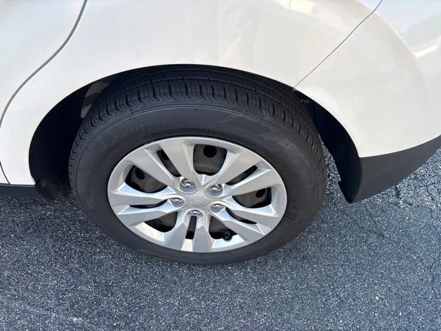 Used 2022 White Kia LX image 8