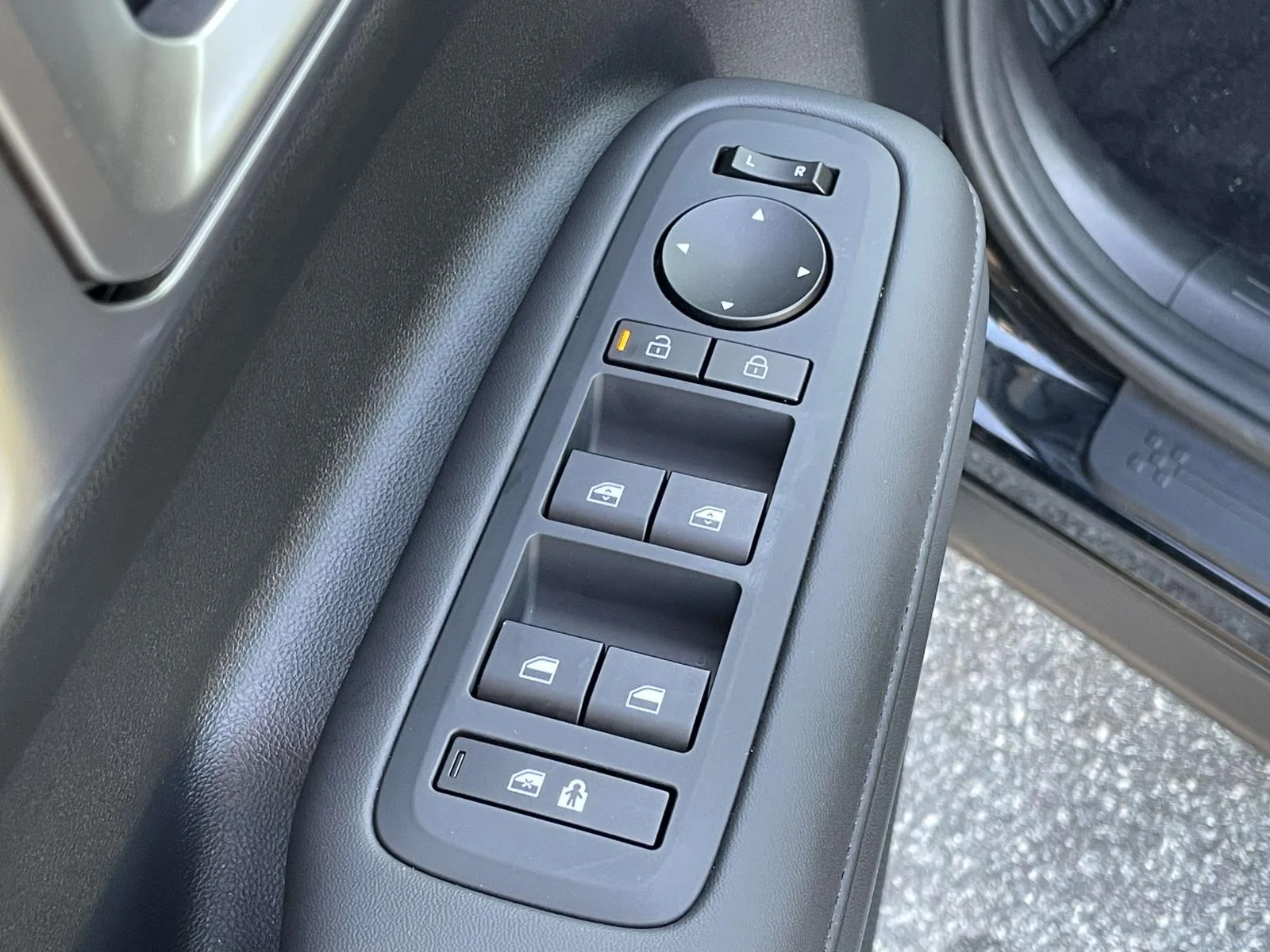 Used 2026 Phantom Black Hyundai SEL image 6