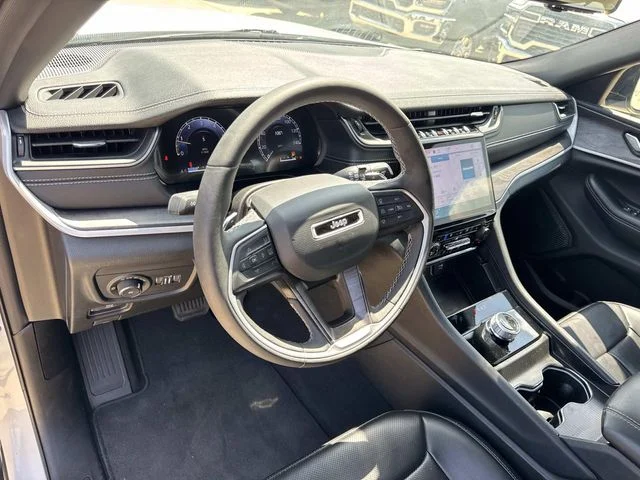 Used 2025 White Jeep Limited image 24