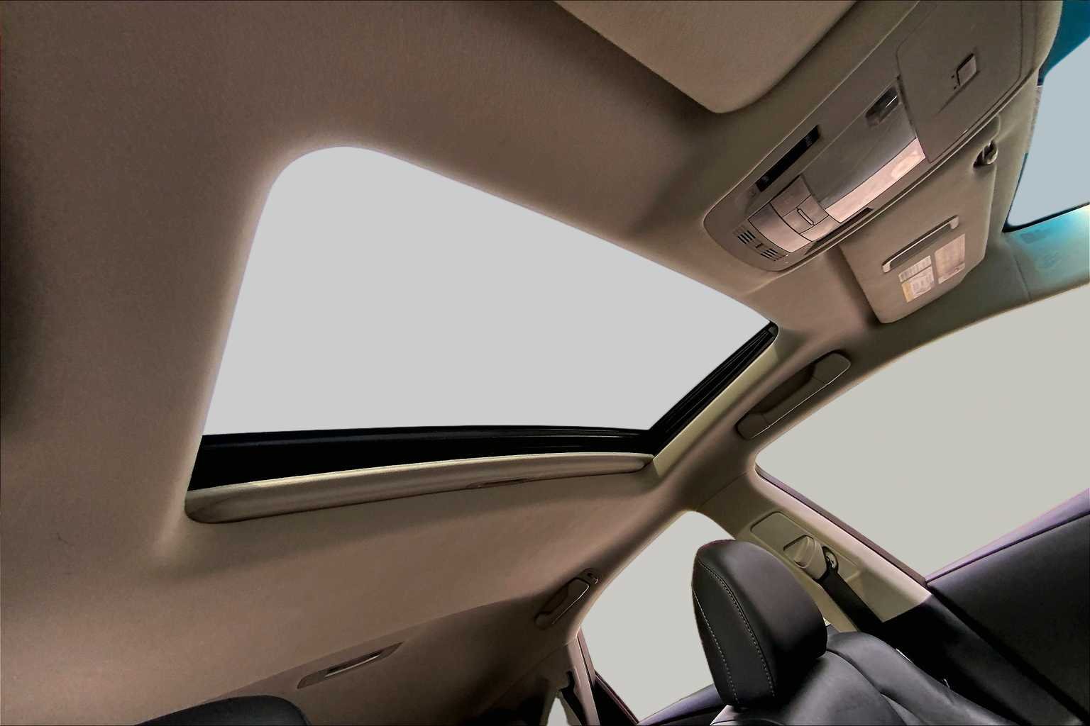 Used 2015 Silver Lining Metallic Lexus  image 13