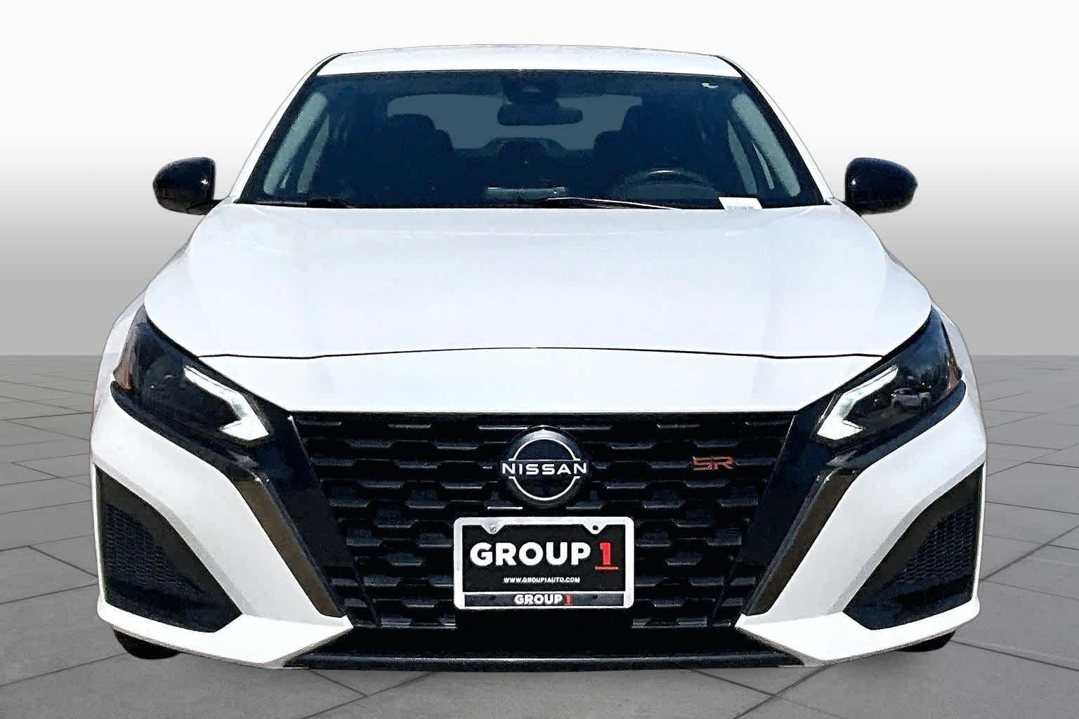 Used 2024 Pearl White Tricoat Nissan 2.5 SR image 4